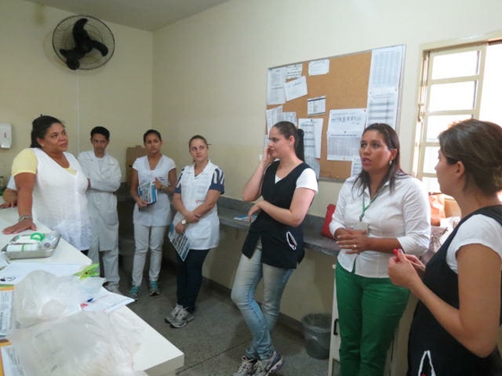 Profissionais de Costa Rica em interação com o SIEMS — foto 1